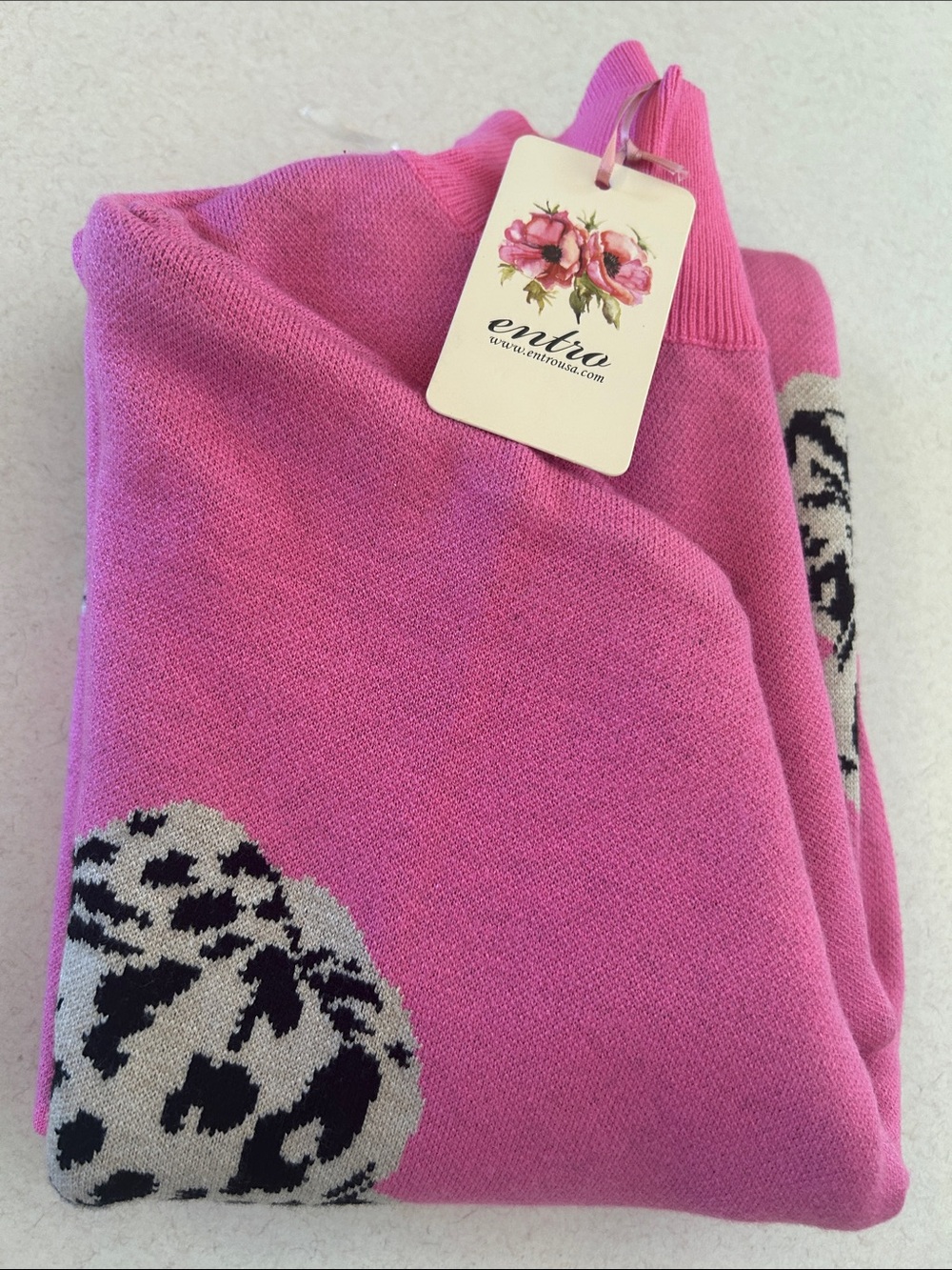 entro Women’s Large Sweater Bright Pink Mock Neck Animal Print Cowboy Hats NWT - Picture 15 of 16